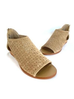NWOT Violet & Red Pippa Laser Cut Tan Suede Low Wedge Sandal, Women’s Size 9.5M